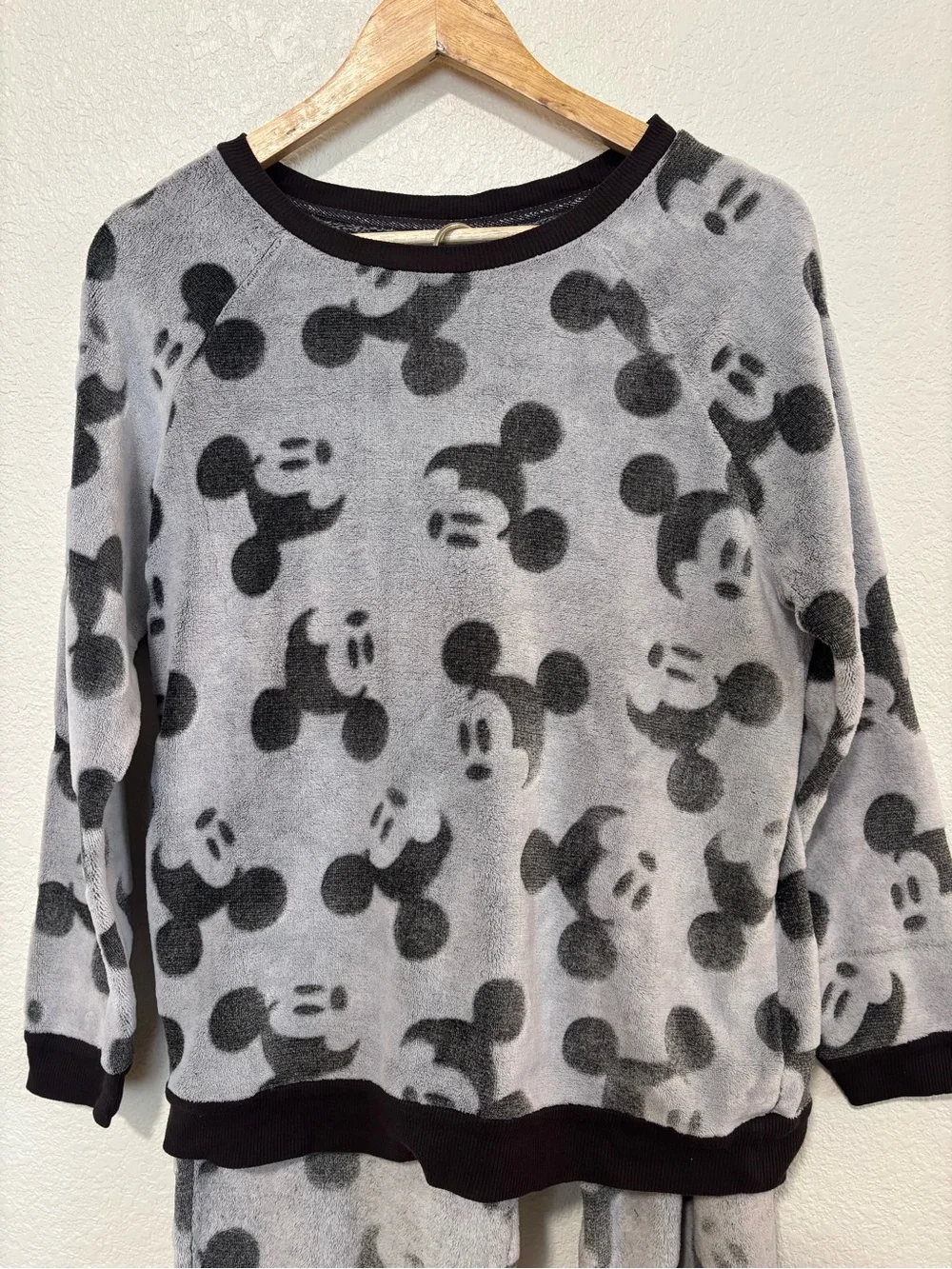 Disney Mickey Mouse Fleece Pajama Lounge Set Gray Medium - Picture 2 of 7